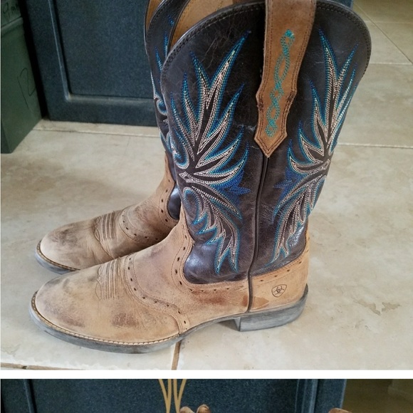 IN SEARCH OF THESE BOOTS. EXACT STYLE AND SIZE - Picture 2 of 4